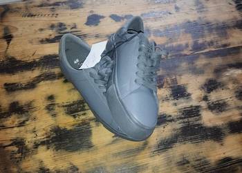 Sprzedam Nowe buty Uniseks rozmiar 42 na H&M