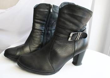 Czarne botki na obcasie z zamkiem