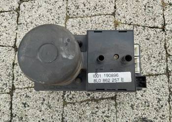 Pompka centralnego zamka Audi 8L0862257E oryginał sprawna