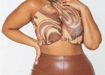 Krótki top wzorzysty Prettylittlething 46