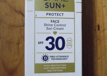 Matujący krem do opalania twarzy z SPF30 Avon
