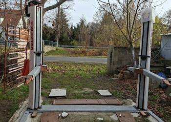 Podnośnik samochodowy śrubowy dwukolumnowy