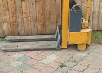 Wózek widłowy paleciak elektryczny 220 cm i 1100 kilo podnoszenia
