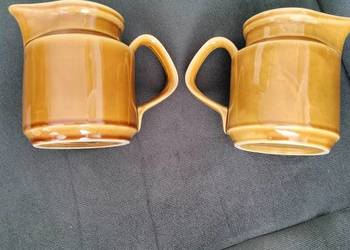 Dwa dzbanki Mirostowice PRL zestaw, duże Dwa dzbanki Mirostowice PRL zestaw, duże