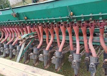 Siewnik zbożowy 23 lejki.