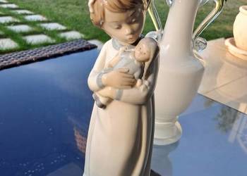Porcelanowa figurka dziewczynka z lalką Nao by Lladro