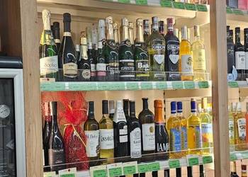 Regał alkoholowy