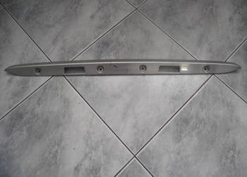 Mercedes 210. Listwa na tylną klapę. Mercedes 210. Listwa na tylną klapę.