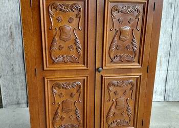 stara drewniana szafa / 485