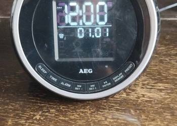 Radio budzik AEG SRC 4438 że stacją dokującą