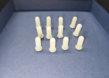 Trabant 601 / Wartburg 353 - Nowe mocowanie / elementy zaciskowe napisów