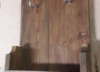 Wieszak ścienny ozdobny.