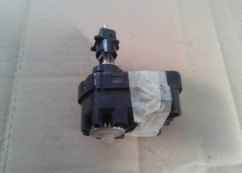 silniczek regulacji lampy toyota corolla e15