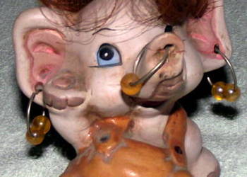 PIĘKNY PORCELANOWY KOLOROWY SŁONIK PORCELANA MATOWA. PIĘKNY PORCELANOWY KOLOROWY SŁONIK PORCELANA MATOWA.