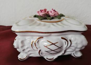 Szkatułka puzderko bombonierka sygnowana porcelana