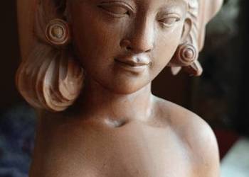 Rzeźba kobieta akt figurka