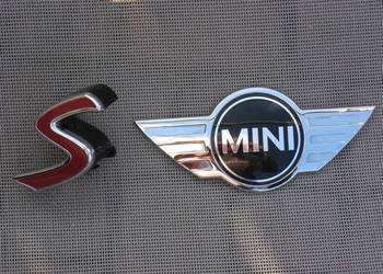 MINI COOPER ZNACZEK EMBLEMAT MASKA GRILL