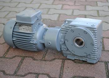 Motoreduktor dwubiegowy 0.06/0.3kw. 0,7/4,5obr/min