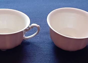 Dwie filiżanki Ćmielów, fason 520, sygnatura - wycisk z lat 30-ych. Dwie filiżanki Ćmielów, fason 520, sygnatura - wycisk z lat 30-ych.