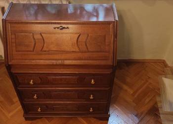 Sekretarzyk mały, zgrabny, pojemny z trzema szufladami