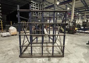 Regał rolkowy do elementów długich.