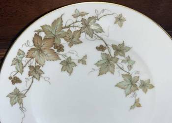 Talerz. Syg. Noritake. IRELAND. Liście na gałązkach. Talerz. Syg. Noritake. IRELAND. Liście na gałązkach.