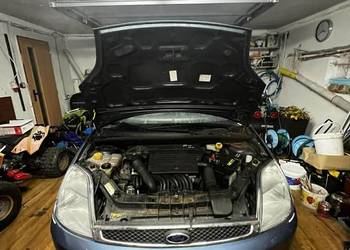 Sprzedam na części forda fiestę mk5