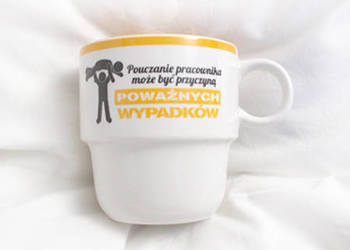 śmieszny kubek w stylu retro, fajny kubek z napisem, napisy kubek do pracy