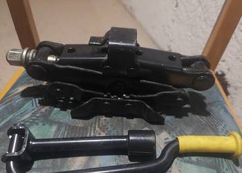Lewarek podnośnik z kluczem Renault Lewarek podnośnik z kluczem Renault