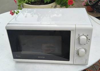 Mikrofalówka z grillem o mocy 1000 W