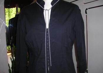 NEU LOOK - CZARNA BLUZECZKA  Z HAFTKAMI - r. 40/42