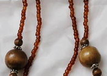 Naszyjnik z drewnianymi kulkami, bardzo długi