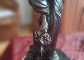 Kobieta z brązu autorstwa Louisa Icarta