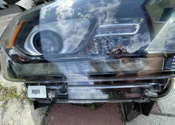 Lampa prawa reflektor prawy xenon Dodge Durango czarna DRL Mopar