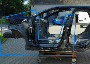 BMW U06 200i Słupek próg ćwiartka przód lewy 668