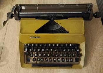 Stara maszyna do pisania Łucznik 1303