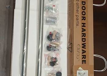 Zestaw okuć do drzwi przesuwnych.