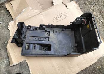 VECTRA C 24413805 PODSTAWA OBUDOWA AKUMULATORA