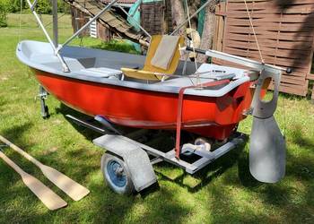 Jachcik żaglowy, wiosłowy, silnik 4 suwowy.