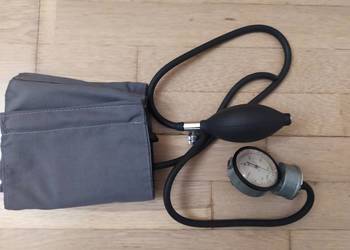 25. CIŚNIENIOMIERZ STARY Z PRLu USZKODZONY