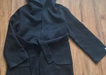 nowy czarny płaszczyk na metce jest M ale to chyba S