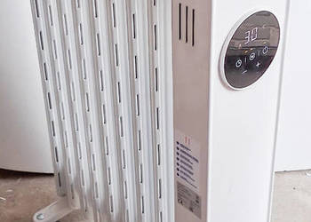 Grzejnik olejowy z programatorem GoodHome 2000 W pilot
