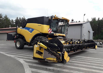 Kombajn zbożowy NEW HOLLAND CR9080 + heder BISO VX 850 (8,5 m ze stołem do…
