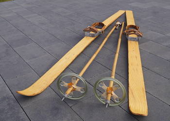 Stare narty jesionowe 155 cm + kijki w komplecie