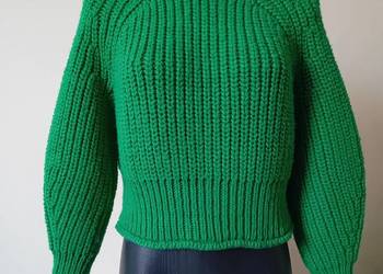 Gruby ciepły sweter z golfem