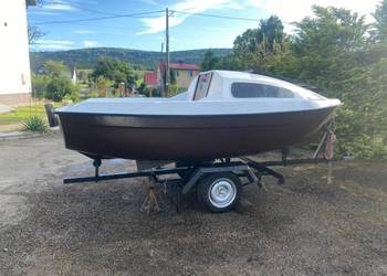 BEZ2 łódka łódź kabinowa