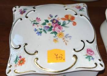 Puzderko PM. Import. Kwiaty. Złocone. Biała porcelana.