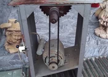 Sprzedam małą piłę do drewna, krajzegę. Wymiary na fotkach. Piła sprawna.