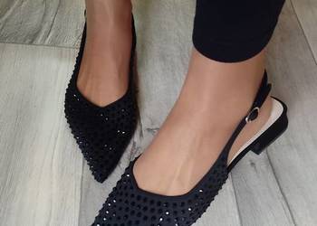 (42) Czarne, bogato zdobione czółenka wieczorowe z odkrytą piętą, NOWE