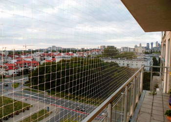 Założenie siatki przed ptakami Warszawa Siatka na balkon montaż siatek